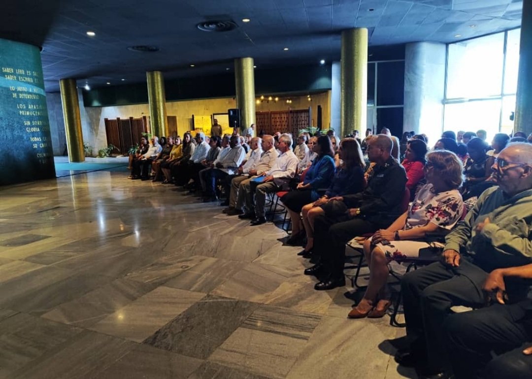 DrRobertoMOjeda's tweet photo. Participamos en el acto por el Día del Trabajador Jurídico. Durante la conmemoración se ratificó la importancia de su labor para el funcionamiento del Estado Socialista, la defensa de la legalidad y de la soberanía.
 #Cuba #LaPatriaSeDefiende https://t.co/ASoD8NgQKT