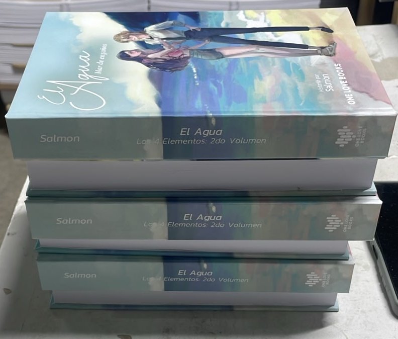 OneLoveBooks_'s tweet photo. Momento de celebración! Agua y Aire ya llegaron físicamente a las oficinas de One Love Books. Después de tanto esperarlos, por fin los tenemos en nuestras manos.

 ¿Qué les parecen? 🌪️🌊

#4elements #OneLoveBooks #TheAir #FreenBecky‌ #englot‌ https://t.co/gPFLIqjcIJ