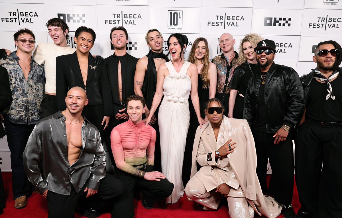 KatyPerryTours's tweet photo. TOUR FAMILY 🧡 https://t.co/47qdwZbKkR