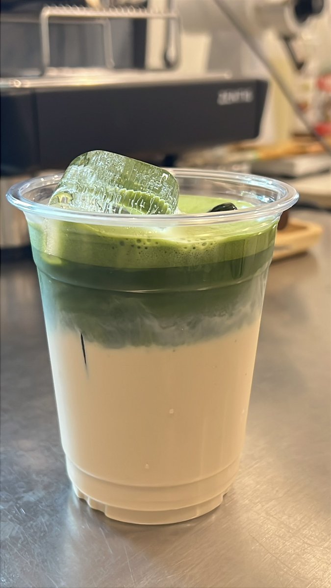 ibuttie's tweet photo. Amicha Mirakura 🍃
มัทฉะเกรดพรีเมี่ยมทีสมศักดิ์ศรี 
เน้นชงลาเต้ Coldwhisk นะคะ  
เจ้มจ้น นัว เจอนมคือสู้ฟัดเลย ดูรูปเอา 555
#matchamorning https://t.co/ZKWokb5G7p