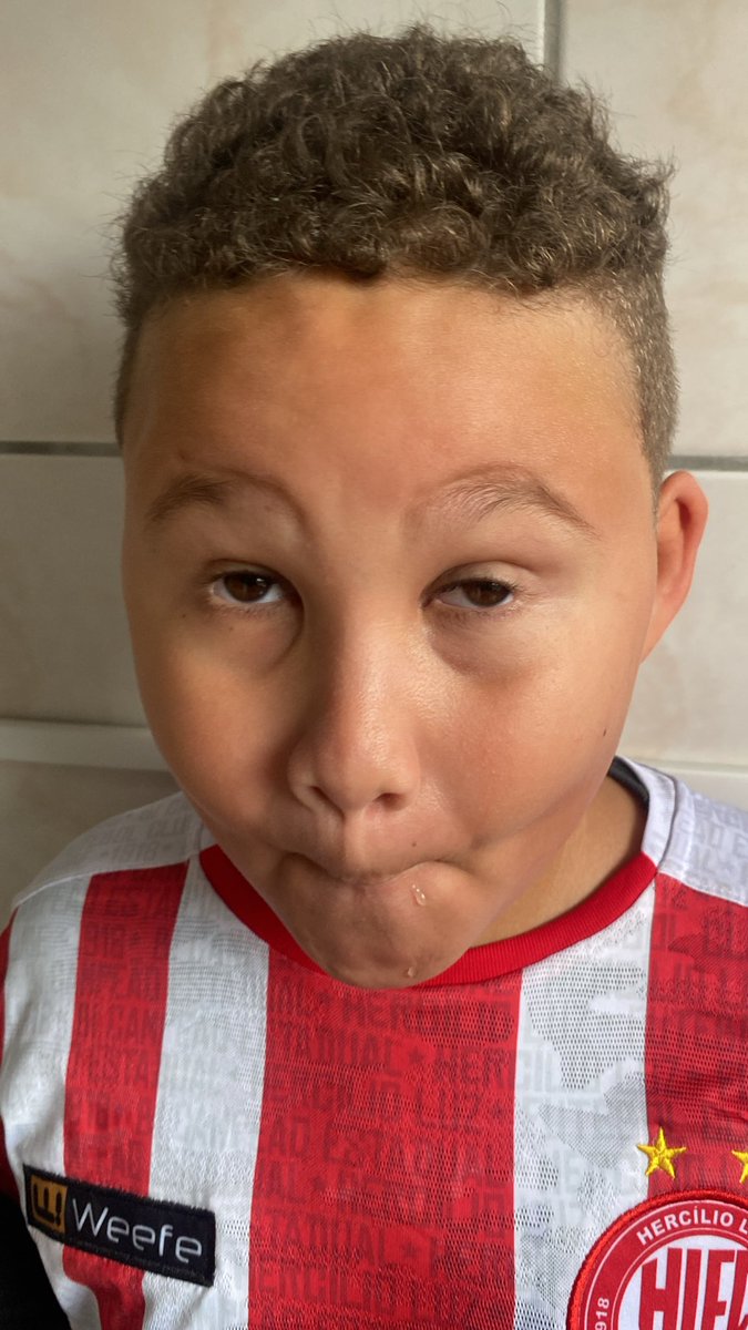 jujuhs_'s tweet photo. meu irmão com a personalidade igual https://t.co/aNvQCGVQAY