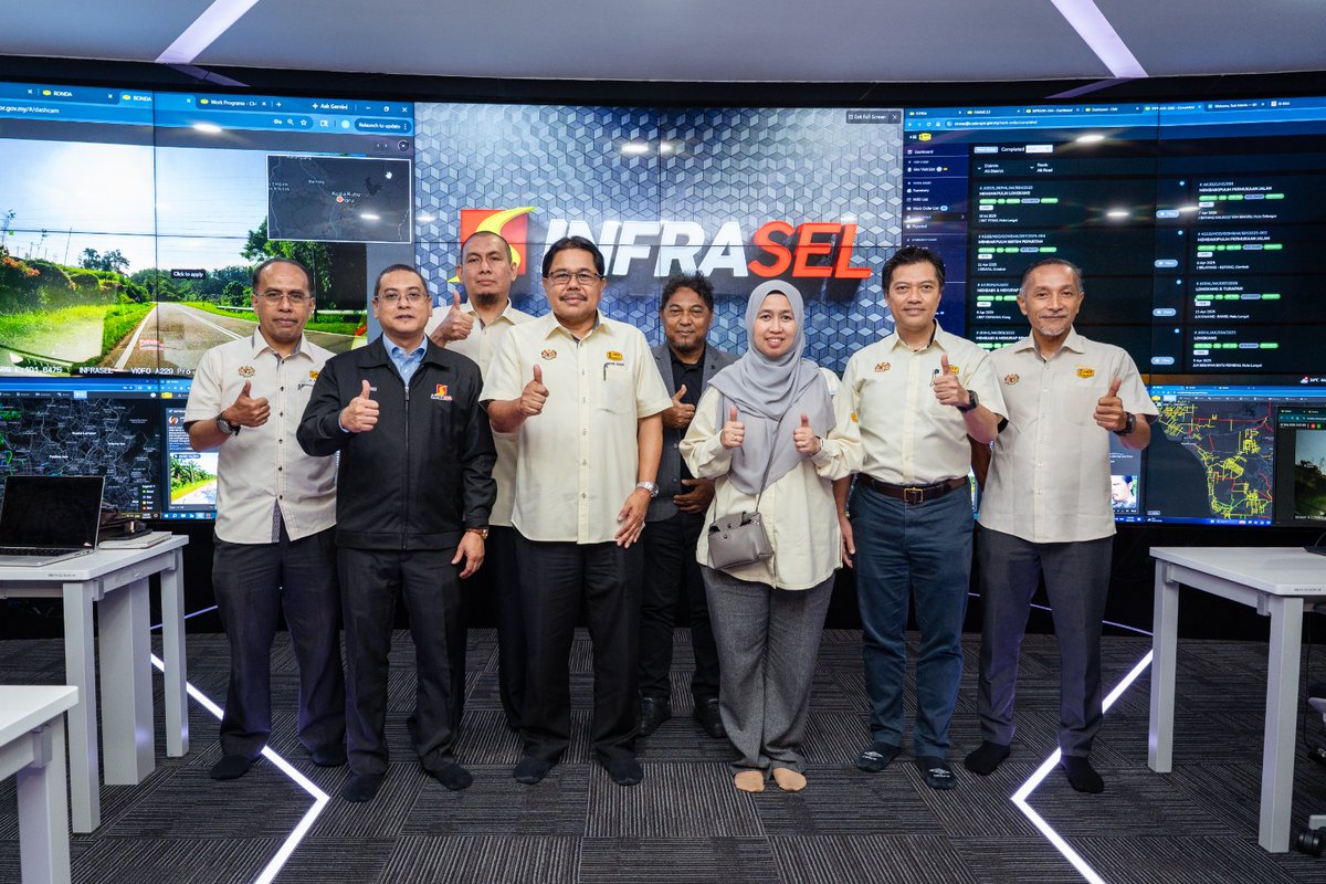 CSFJ_JKR's tweet photo. berlangsung. Lawatan ini diharapkan dapat memberi nilai tambah kepada warga CSFJ melalui perkongsian ilmu, pengalaman serta pendedahan terhadap teknologi dan pendekatan semasa dalam bidang penyenggaraan fasiliti jalan.
#iamjkr
#CSFJ
#JasaKepadaRakyat
#Infrasel https://t.co/k4Z1ETGtj3