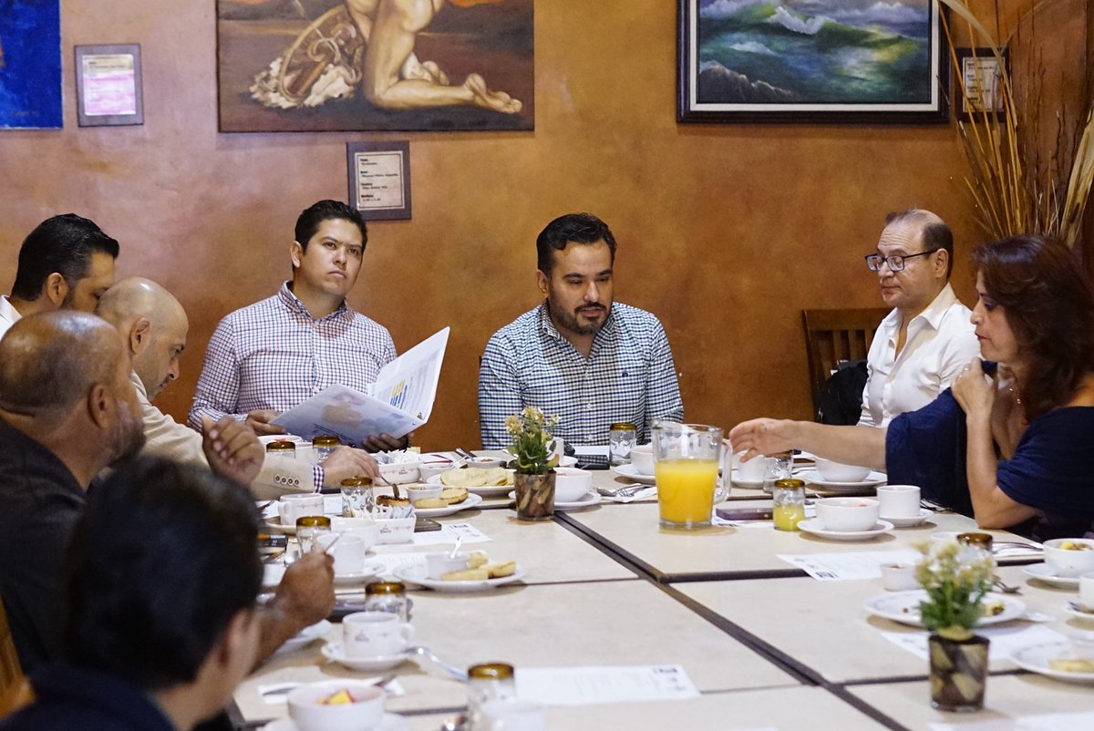 DSocial_Dgo's tweet photo. Hoy, en la Comisión Técnica de COPLADEM, revisamos y dictaminamos el Plan Estratégico del Municipio de Durango Visión 2050. Una visión que apuesta por un Durango competitivo, sostenible y más humano. Mañana el Presidente Toño Ochoa hará su presentación formal.

#EsteEsElCamino https://t.co/C6opSd38Qw
