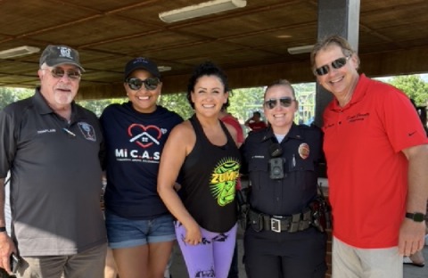 RonHocevar's tweet photo. Had a great time at Picnic with Police!! You were able to enjoy a free picnic dinner, games, raffle giveaways, and lots of community fun in the park!!  Generously hosted by Hosanna Church, HEART Response Team, and Mi CASA. What a great event. @ShakopeePD @CityofShakopee https://t.co/ytG1MVYxab