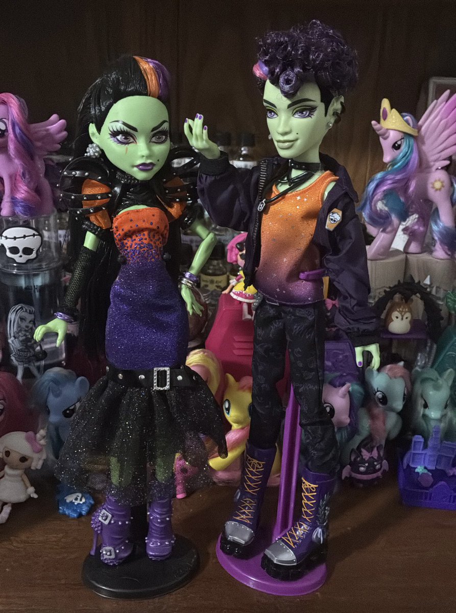maplemhconfess's tweet photo. Family reunion 🔮 https://t.co/u2kl9z4pPp