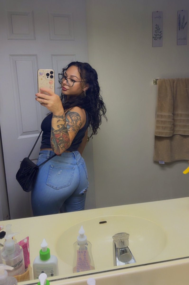 Ashley Rose🥀 tweet media