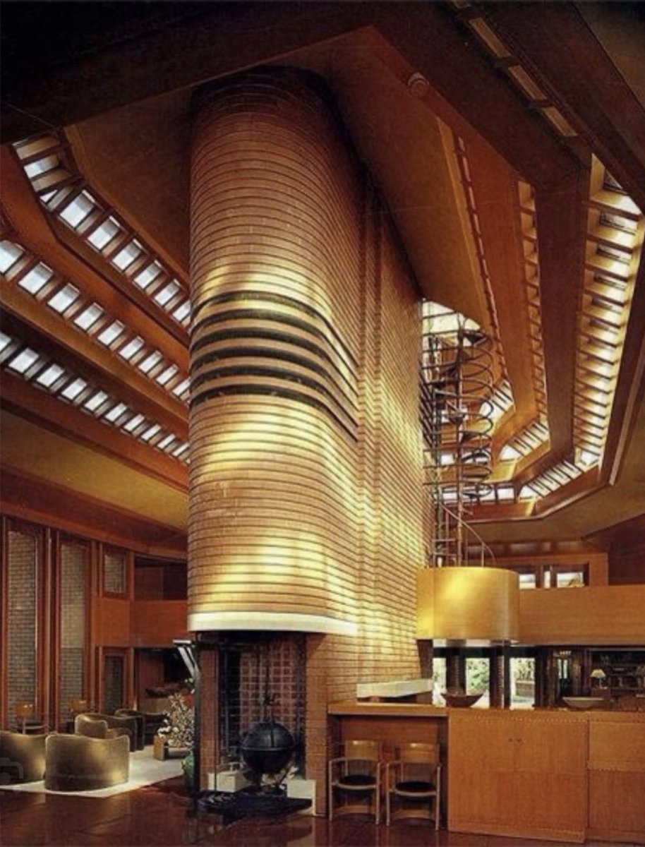 AnjiHanzel's tweet photo. Frank Lloyd Wright, Wingspread, Wisconsin https://t.co/Q1HoVumJlk