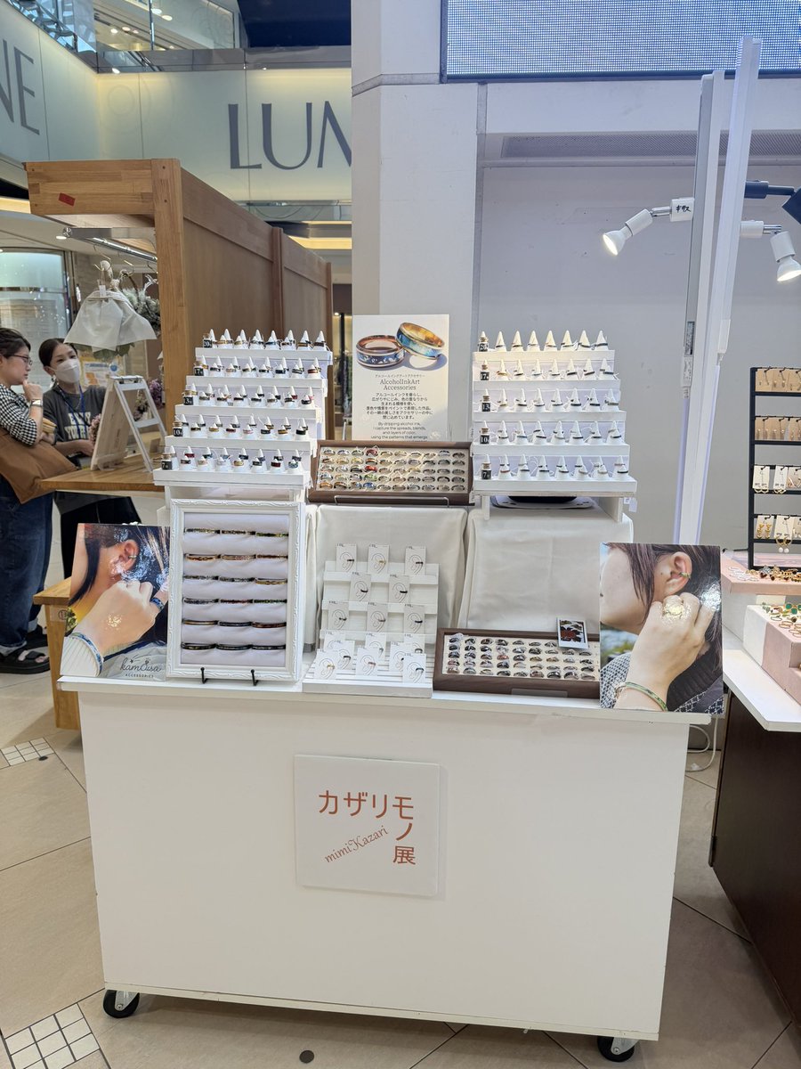 kamousa03's tweet photo. ✨ついにっ！本日開催！✨
6/9(火)〜6/15(月)に
LUMINE池袋 B1F
プリズムガーデンにて行われる
カザリモノ展に出展させて頂きます！

本日は11時〜18時ごろまで
在廊しております！🙇‍♀️

また、前に池袋で出した花札カラーを
リニューアルして今回出します！✨🎴

今回もたくさんの作品取り揃えて
お待ちしておりますので
よろしければお待ちしております！😊