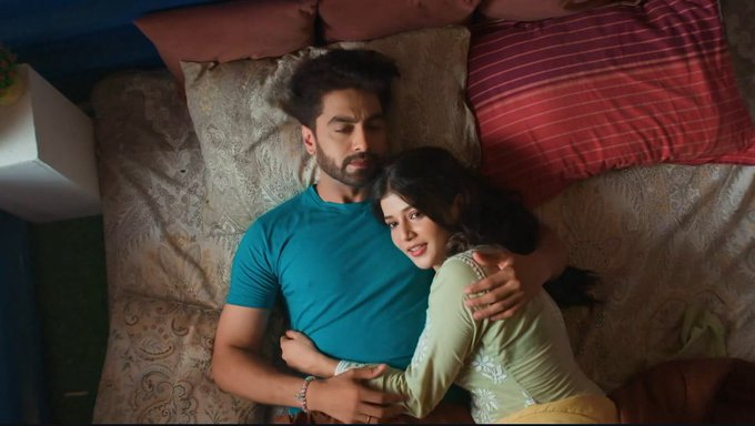 h4157315's tweet photo. same shit of hawasi and having feels and lipta lipti certified doormat hawasi jogan nothing else #yrkkh #yrkkh4 #abhimaan https://t.co/nTSF2eWdxM