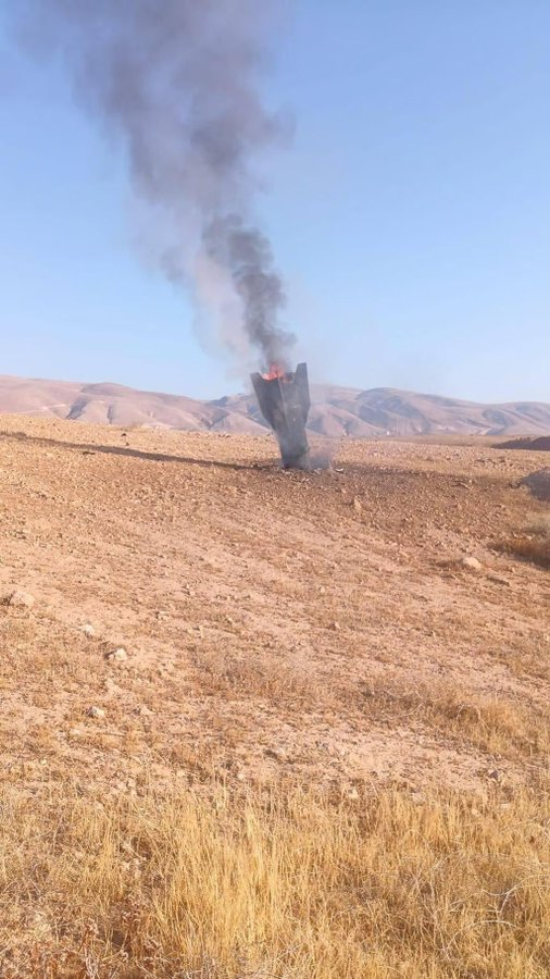 mmshouhu's tweet photo. What appears to be a booster from one of Iran's missiles came down in the Judean Desert. https://t.co/py2qMGME73