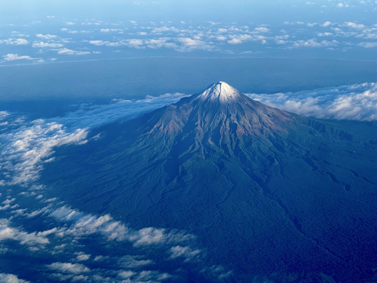 jennymeyer43's tweet photo. ATR 72 doing the mahi heading into an epic southerly towards Waiharakeke Blenheim &amp; getting the treats with a gorgeous view of the Naki looking fly as @FlyAirNZ 

🧚🏼‍♀️✈️👀🗻👀✈️🧚🏼‍♀️ 

XxJen https://t.co/AzIGd3Fz0I