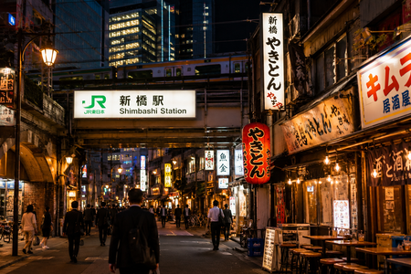 onigirisaikou01's tweet photo. 仕事終わりのJR新橋駅、今日はどこ行く？って時にfood back見てる🍻
気分に合う店探しやすい。
#foodback #新橋グルメ #JR新橋駅 https://t.co/eoWfHW69g6