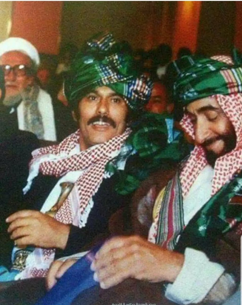 mareb_alward's tweet photo. الرئيس صالح والشيخ زايد.. حين جمعتهما المشدّة التعزية في صورة أصبحت جزءاً من ذاكرة اليمن والإمارات.

هل لا يزال الدسمال التعزي شائعا هذه الأيام؟ https://t.co/x99QVjQEpN