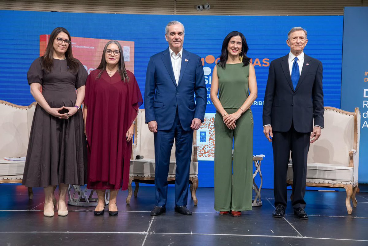 PresidenciaRD's tweet photo. En la presentación del Informe Regional sobre Desarrollo Humano 2026 del @PNUDRD, encabezada por el Pdte. @LuisAbinader, la subsecretaria general de la ONU, @MichMuschett, resaltó los avances de RD en fortalecimiento democrático, libertades políticas y desarrollo social. https://t.co/RNmfeVem5Z