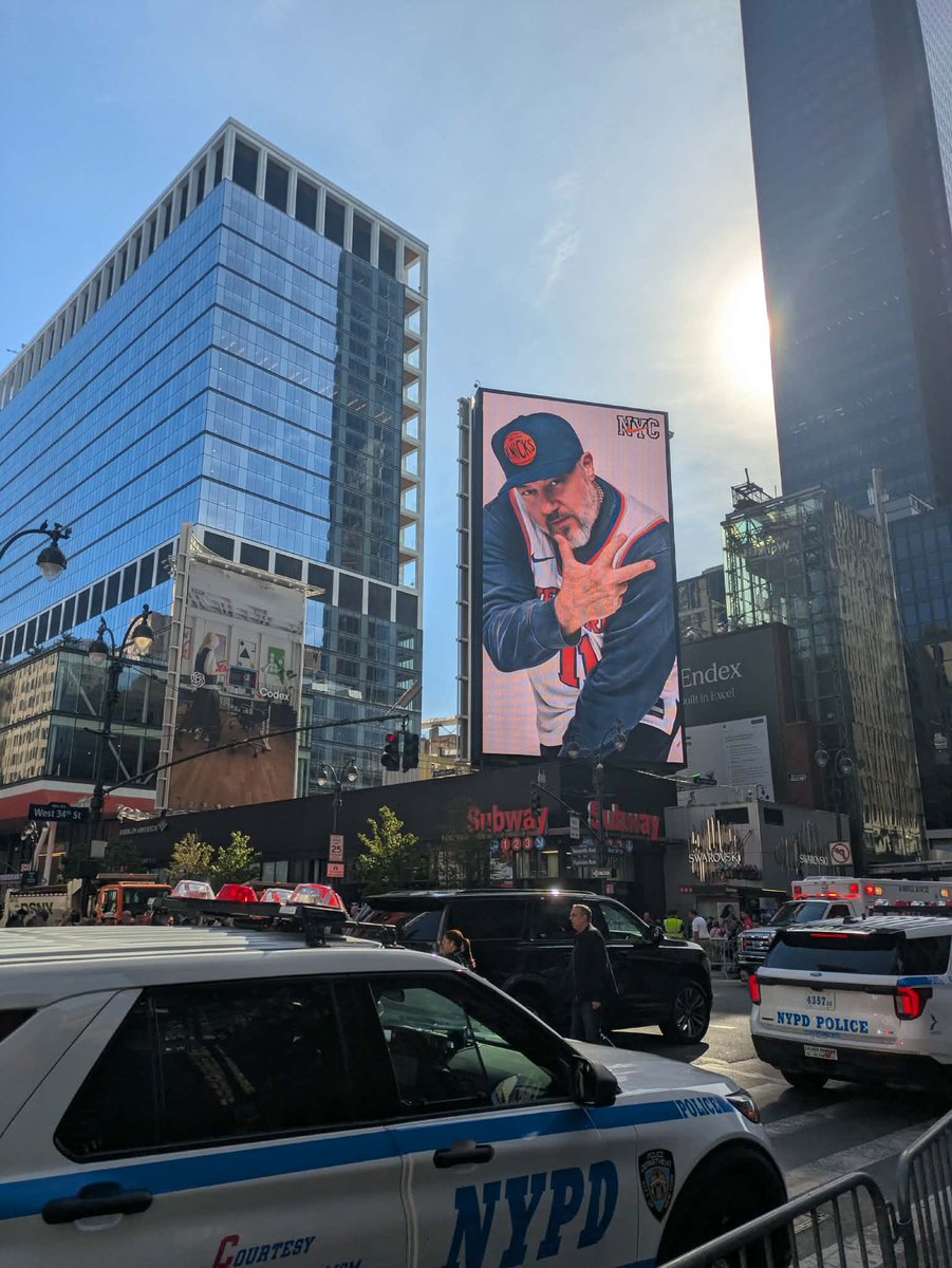 ryu6347's tweet photo. ニューヨークニックス‼️

アメリカの友人から‼️
ニューヨーク、マンハッタンの風景‼️
ホームで3連勝だ‼️
GO‼️KNICKS ‼️👊 https://t.co/Fk2yBdtS4V