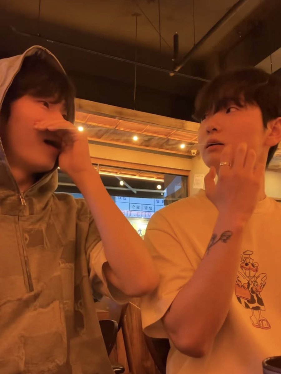 summoroll's tweet photo. 우르먹 우르먹 (너무 감동받아서 말 안나오는 상태) https://t.co/uUvWqh4907