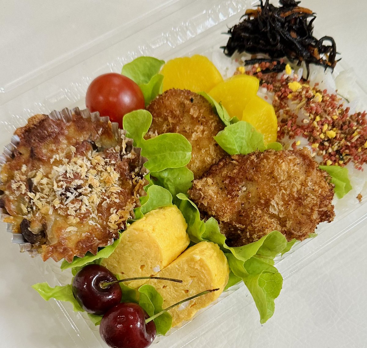 mi12345__'s tweet photo. チキンカツ🍗べんとう〜♡ https://t.co/vjC0NJUM7m