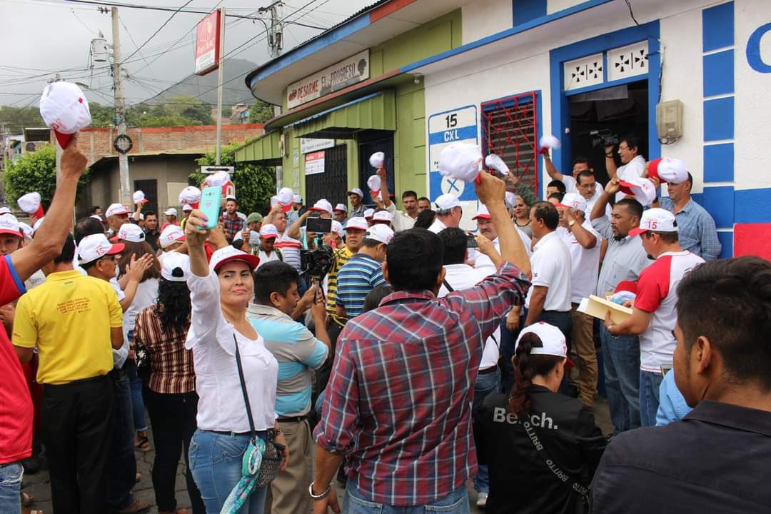 KittyMonterrey's tweet photo. Este 15 de junio los Ciudadanos por la Libertad estamos conmemorando el día oficial de nuestra organización, en el cual recordamos nuestro surgimiento hace 10 años, en condiciones muy similares a las actuales, cuando se nos pretendía negar el derecho a organizarnos.

#10AñosConNicaragua
