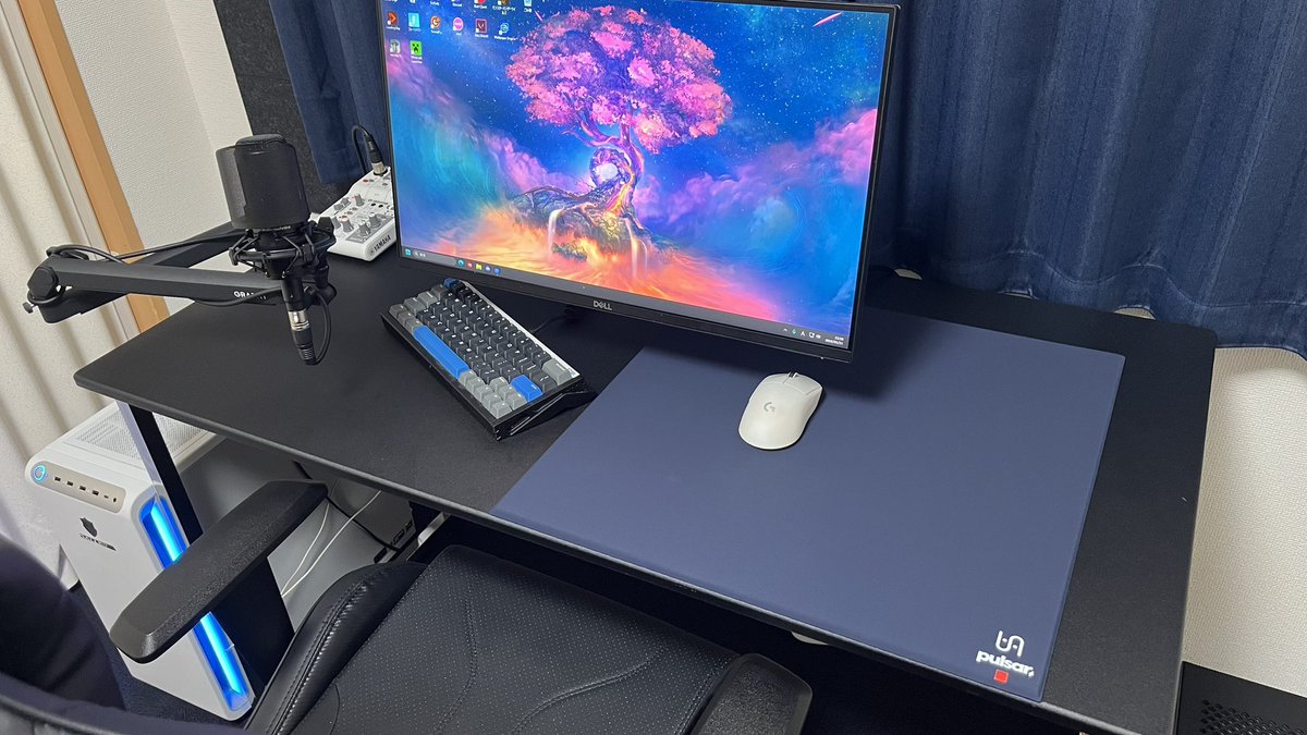 ahe9h_'s tweet photo. ひろと君マイク喜んでくれて嬉しいしるなもひろとくんのpc使わせてもらって嬉しいし幸せ https://t.co/iZaDm95mR2