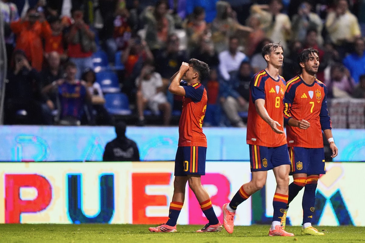 SEFutbol's tweet photo. Ese gesto queremos verlo MUCHAS VECES.

🇵🇪 🆚 🇪🇸 | 0-2 | 39’

#VamosEspaña | #CopaMundialFIFA https://t.co/TcfiAySfer