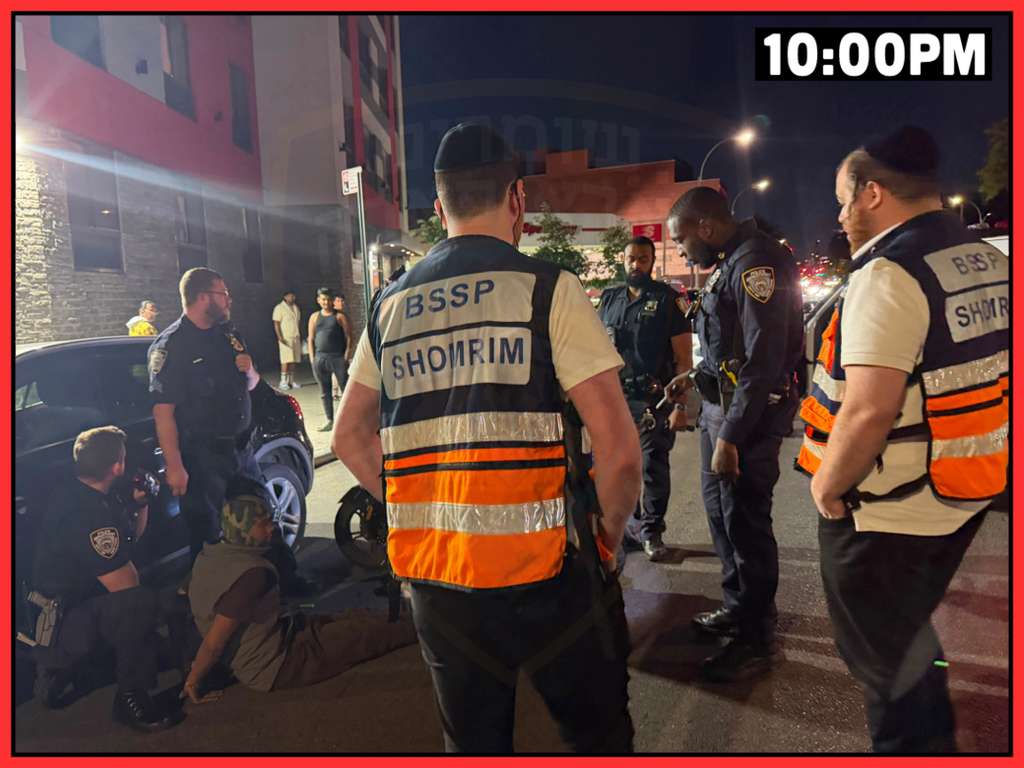 BShomrim's tweet photo. Suspect arrested for stealing a moped https://t.co/x4ktq2TtjS