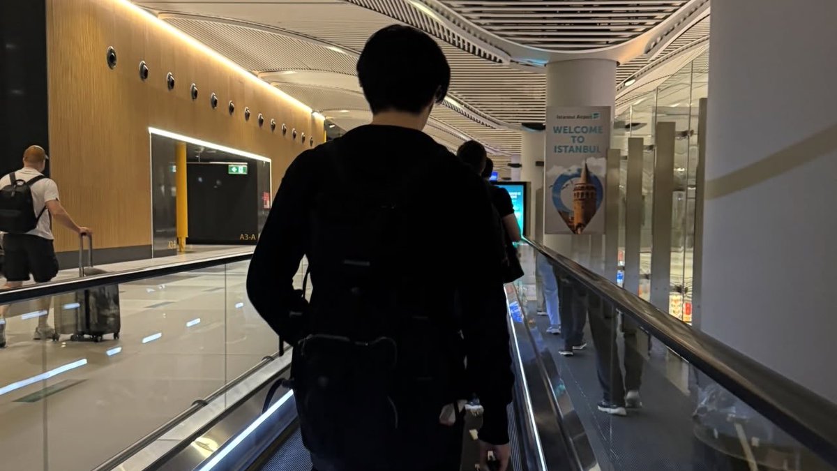 theunsaidthin's tweet photo. ceo nih bos, bare face aja 
aura nya udah aur-auran 😌 https://t.co/Q8q5LnXUqp
