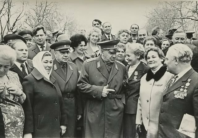 KithcartMaria's tweet photo. An actress. A nurse. A hero…When German tanks threatened a field hospital in 1941, Lyudmila Rodionova charged forward with a revolver to protect the wounded. She later served at #Stalingrad and fought all the way to Berlin (pictured with #Chuikov in 1975/1976). For more: https://t.co/jLwlBnWgN0 #Чуйков
