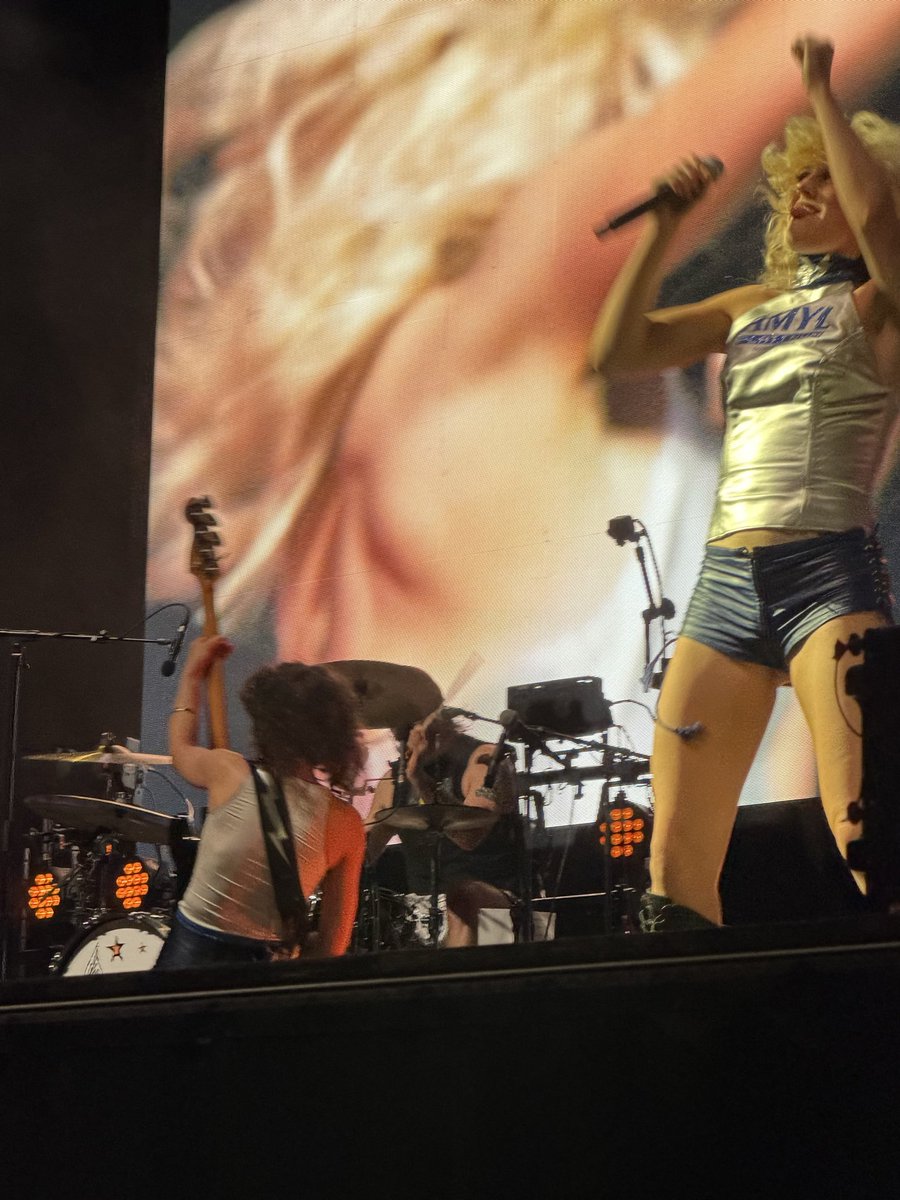 orangejynx's tweet photo. Amyl and the Sniffers at the Mann. https://t.co/PWO6VWIeo8