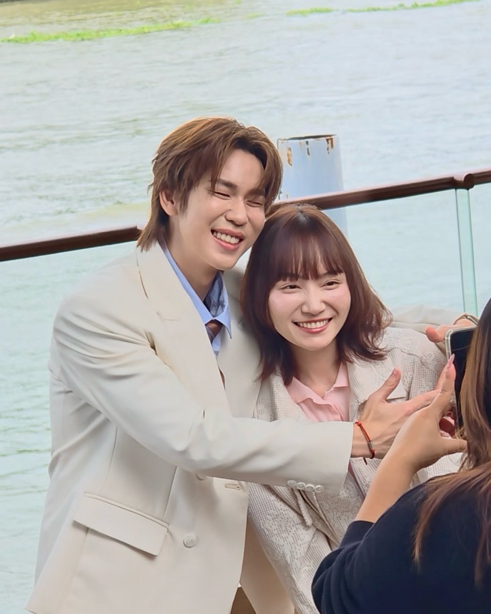babycornnn's tweet photo. นรwa ยิ้มแฉกๆ 🌞✨ #KWIMYBP 
(เหมือนทำท่าห่วงฮูล่าฮูปอะ) 

FRIENDLY ME X SHINEE PREM
#FriendlymexPrem https://t.co/p8LmNZwtbF