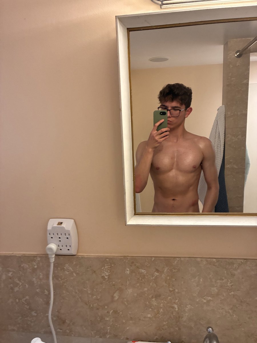 OnlyGageSimms's tweet photo. Caption this?! #NSFW #Twunk https://t.co/xMtChekks4