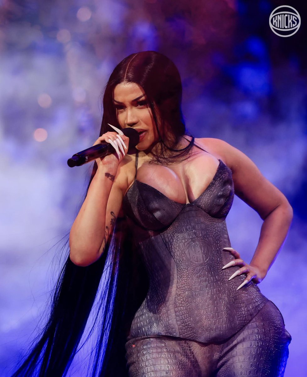 updatesofcardi's tweet photo. Cardi B performing tonight at The Garden. 😍 https://t.co/CuaKw577PF