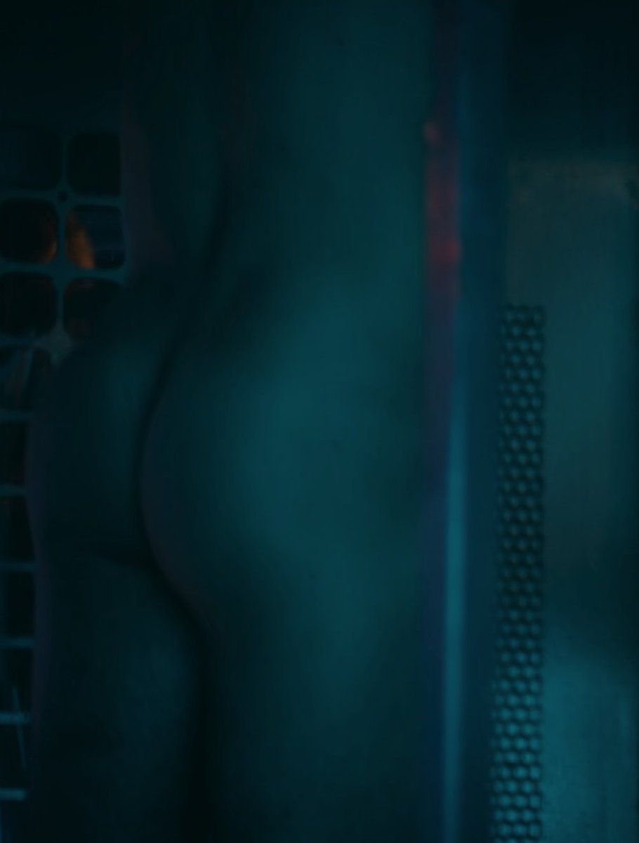 antibaseline's tweet photo. fuck it i'm locked RYAN GOSLING BARE ASS IN BLUE VALENTINE!!! https://t.co/yrSksNu2mO