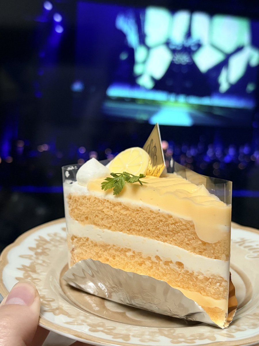 Fen_Drop's tweet photo. 一昨日はらぴさんと那須ハイ行って、昨日はおうちでピザパーティしてケーキも食べてとっても楽しかったのでがんばってお仕事します(*•̀ㅂ•́)و✧ https://t.co/jCDpEEyTbg