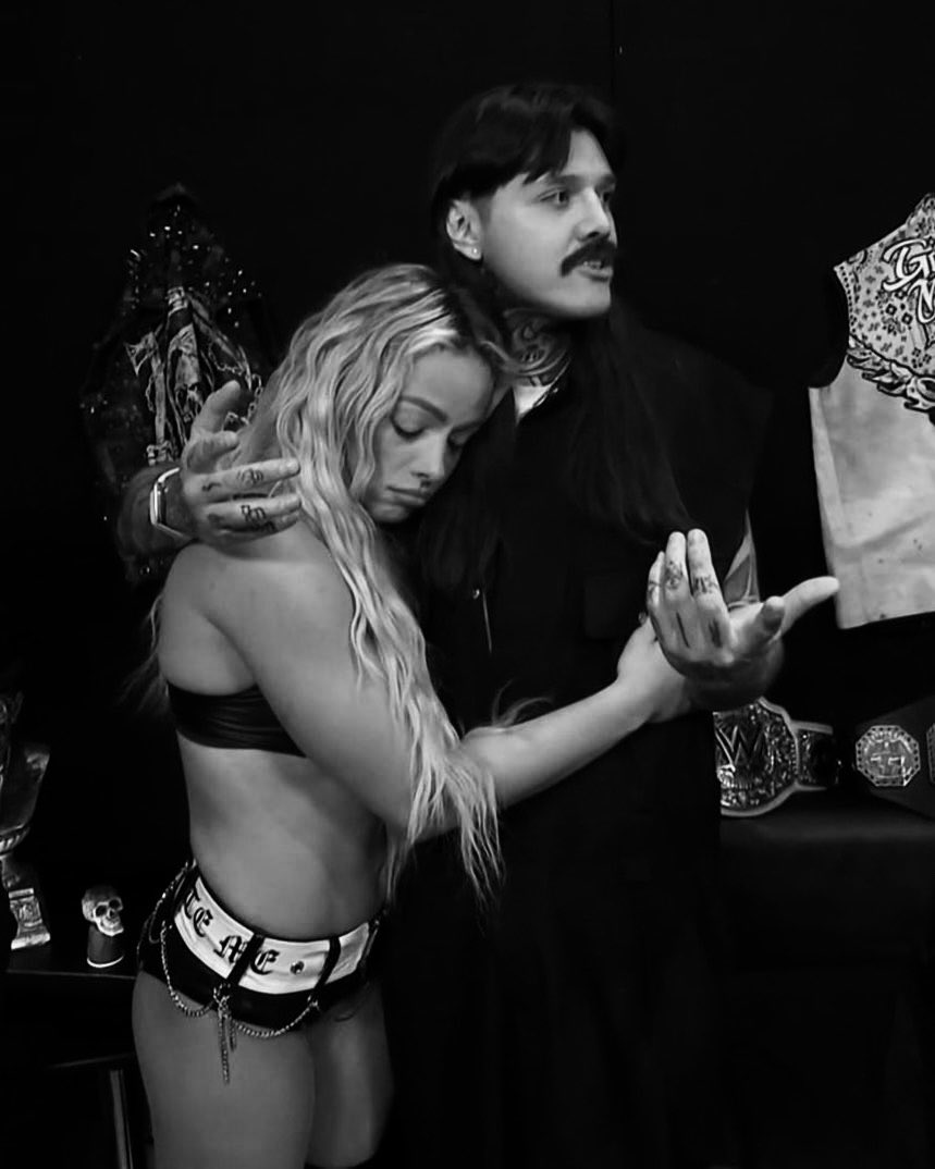 OfLivMorgan's tweet photo. Happy Birthday to me! Winning and advancing to the semifinals for the QOTR tournament in Paris and spending it with my fam. Couldn’t have asked for a better day!🖤👑 https://t.co/bxl0CBs0oo