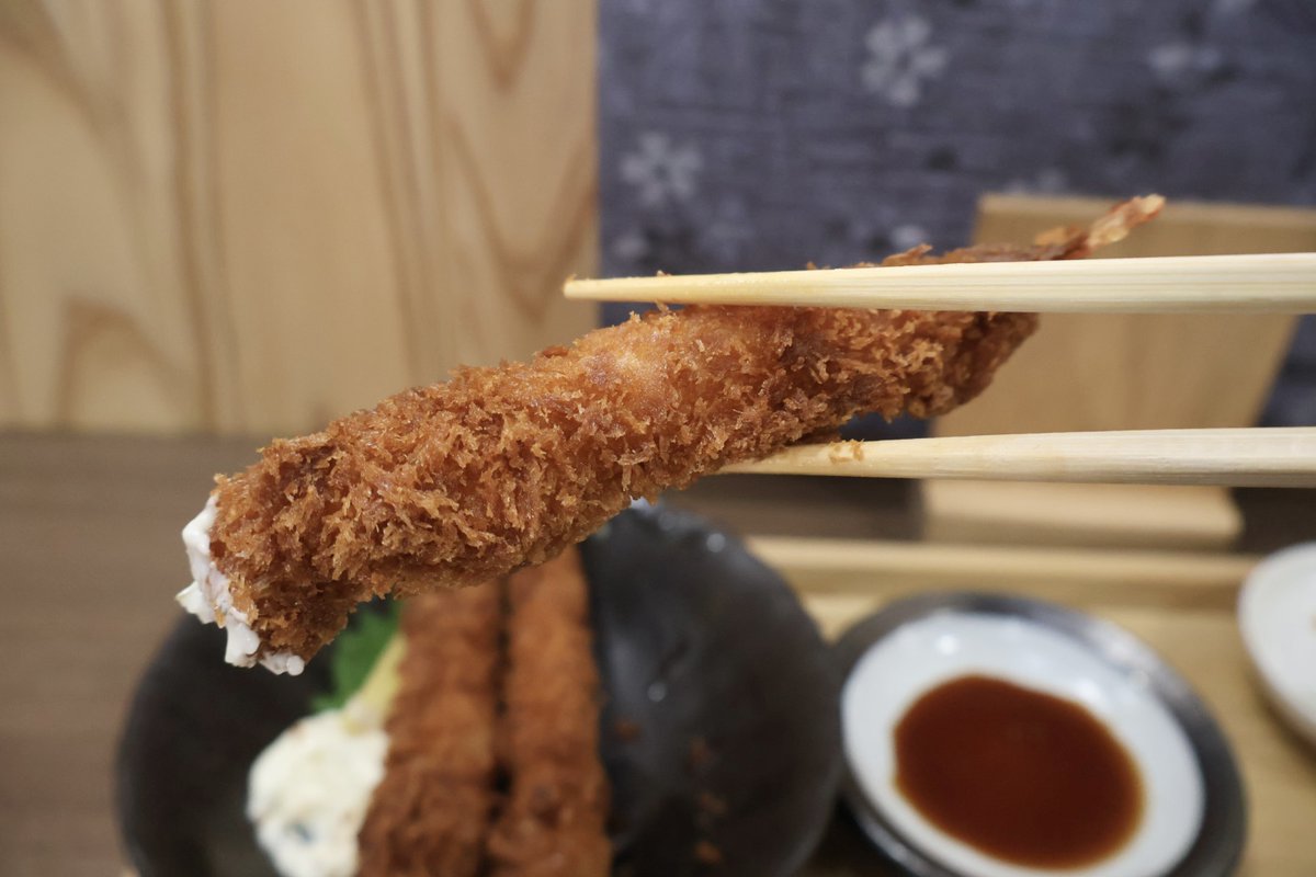 nagoyafood's tweet photo. 📍上前津『Best Fish』

大須商店街の中に佇む海鮮料理専門店。海鮮一筋20年の店主が毎日選ぶ新鮮な魚介を、ランチから昼飲みまで楽しめます🐟

ぷりぷりの海老フライにとろけるお刺身など、肉厚で旨みたっぷりの魚介料理をリーズナブルに堪能できます✨ https://t.co/7VGvTNX8Hw