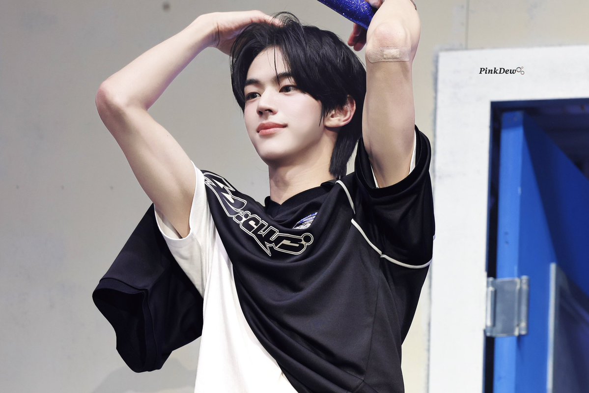 도훈 팔 tweet media