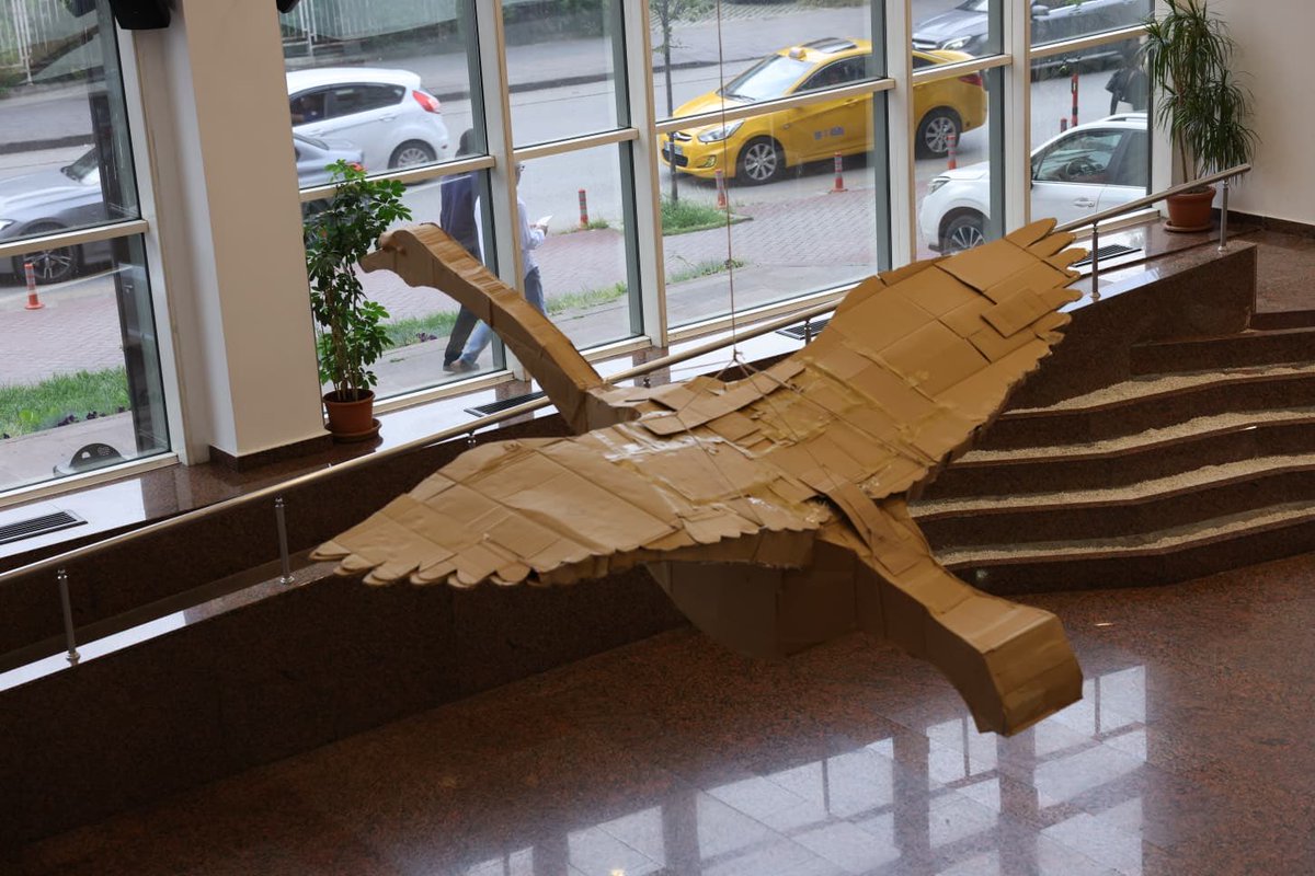 cankayaks's tweet photo. 🦢 Bir parkın hafızası, sanatın diliyle anlatılmaya devam ediyor.

🖌️Turan Erol Sanat Atölyemizin öğrencileri gözlemlerinden doğan “Kuğulu Hafızası” sergisi, Kuğulu Park’ın izlerini kâğıda taşıyan eserleriyle sanatseverleri bekliyor. ✨

🗓️ 14 Haziran’a kadar
⏰ 09.00–20.00
🎟️ Ücretsiz giriş
📍 Doğan Taşdelen Çağdaş Sanatlar Merkezi

#SanatınKalbiÇankaya #ankaraetkinlik #sergi