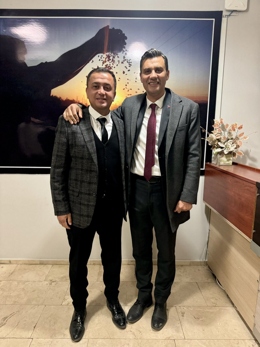 hasanaydr's tweet photo. Manisa Büyükşehir Belediye Başkanımız #FerdiZeyrek’i vefatının yıl dönümünde saygı, özlem ve rahmetle anıyoruz 😞 bu şehir seni unutmayaca her zaman kalbimizdesin 🙏🏼 https://t.co/AJ6tCydy84