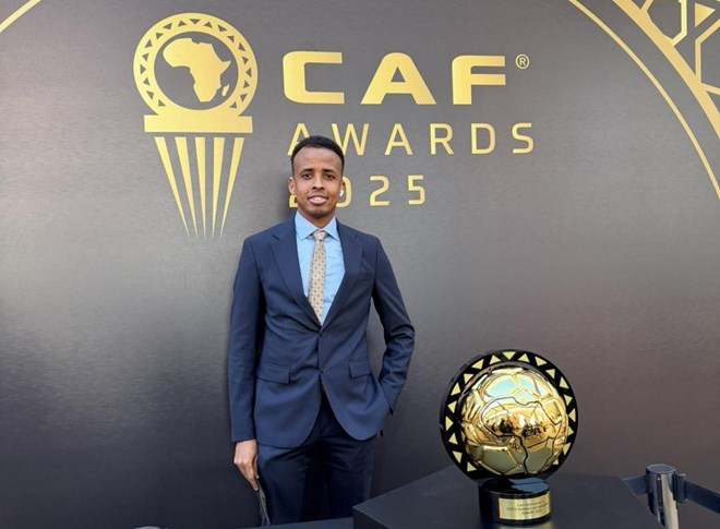 AlbertOrtegaES1's tweet photo. Estados Unidos niega el visado al somalí Omar Artan, mejor árbitro africano de 2025, y lo deja sin Mundial.

Infantino, ese mismo año. "Los equipos, fans y árbitros necesitan poder acceder a los paises del Mundial, de lo contrario no es una Copa del Mundo. Es obvio".

Vergonzoso. https://t.co/WteQvzx2fi