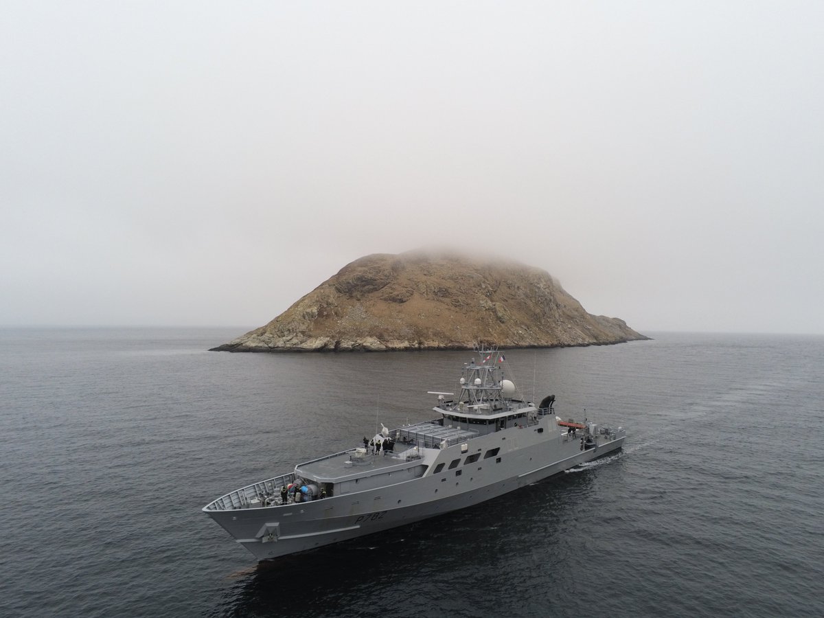 AlexXplore's tweet photo. 🇫🇷 Le Groupe Jeanne d’Arc, composé du PHA Dixmude et de la frégate Aconit, fait escale à Saint-Pierre-et-Miquelon dans le cadre des 400 ans de la Marine nationale avec 800 marins dont 160 officiers-élèves.    

⚓️ Saint-Pierre-et-Miquelon constitue un point d’appui stratégique essentiel en Atlantique Nord, permettant aux navires français de se déployer, se ravitailler et se régénérer.    

🧑‍🎓 Les jeunes officiers-élèves  achèvent leur formation en conditions réelles lors de cette mission de 5 mois, avec des exercices amphibies à Langlade et des entraînements quotidiens.    

🤝 Cette présence renforce la coopération avec les partenaires nord-américains tout en affirmant la liberté de navigation et la protection des intérêts français outre-mer.    

🇺🇸 Après Saint-Pierre, le groupe poursuivra ses exercices au large des côtes américaines avant de rentrer à Toulon mi-juillet 2026.

https://t.co/c5ni6hw2eS
