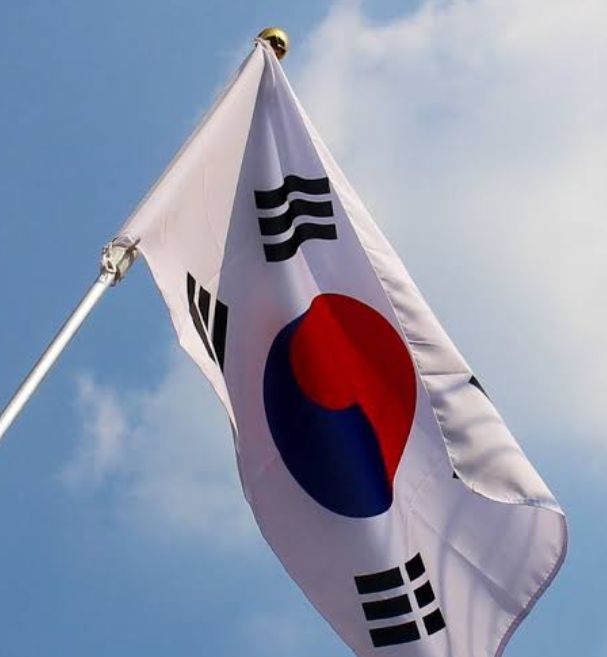 RealAllinCrypto's tweet photo. The Korean stock exchange KOSPI has performed like an altcoin recently up over 200% in recent months, but now it just dumped 8% at market open.

South Korea is heavily reliant on oil from the Strait of Hormuz. So it is interesting it that it has went up during this period

Is this the energy situation starting to price in?