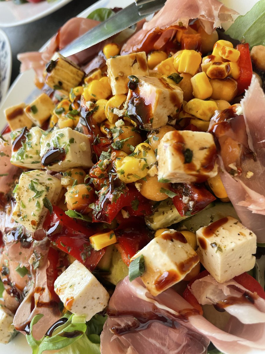 elliisdiary's tweet photo. salad made by 2nd mother https://t.co/okAZOciFky