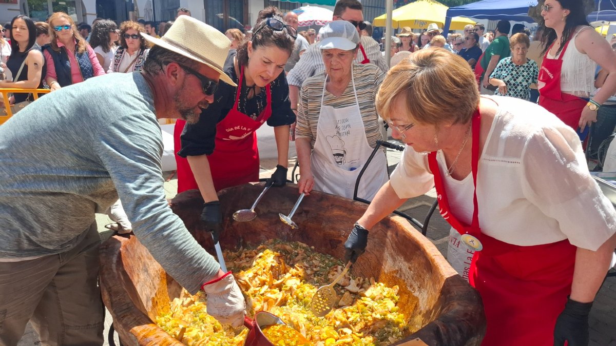 SierraNieves_MM's tweet photo. 🌿🍽️ La Sierra de las Nieves también se saborea. Recorre sus 14 pueblos blancos a través de una gastronomía ligada al territorio: aceite de oliva, legumbres, hortalizas, carnes y productos silvestres con todo el sabor de la sierra. 🏔️🤍 https://t.co/BoSfnKov5Q