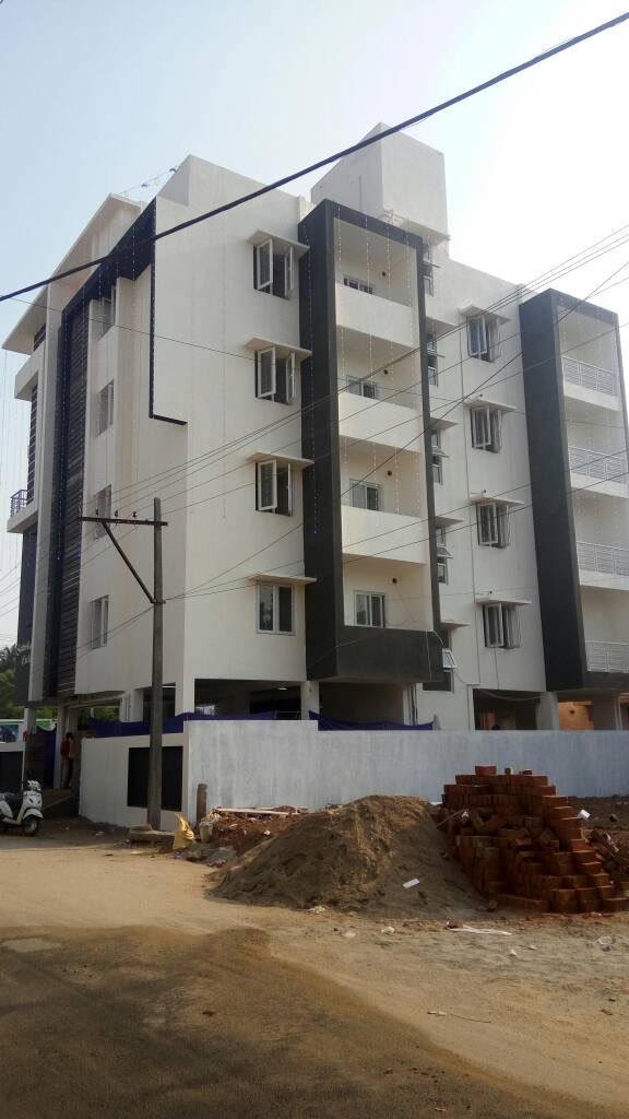 Coimbatoraan's tweet photo. An appartment with rental income in ganapathy to  Ramakrishna hospital road is for sale.

Total land area 7.45 cents.

Total 4 floors+ parking at ground floor.

Each floor has two flats with total 8 flats.

All flats are 2 Bhk.

Total rental  income 3 lakhs per month.

year of construction 2019-20.

The entire building is given for rental.

 price quotes is 6.5 cr.