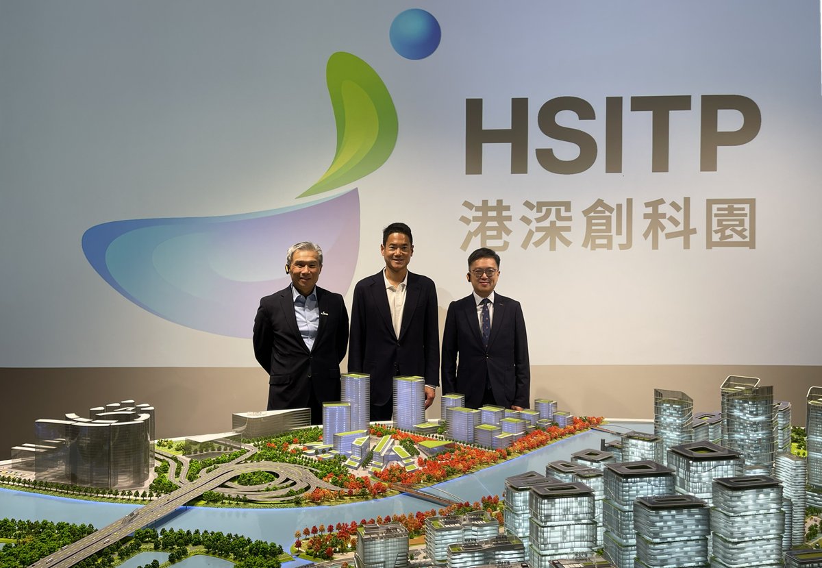 hsitp_org's tweet photo. Permanent Secretary for Innovation, Technology and Industry and Chairperson of HSITPL Kevin Choi &amp; our CEO Vincent Ma welcomed #KerryHoldings Chairman Hua Kuok &amp; delegation to #HSITP today. The group visited #Goermicro, a clear case of tenants using HSITP to scale globally. https://t.co/MuOcM9MmwC