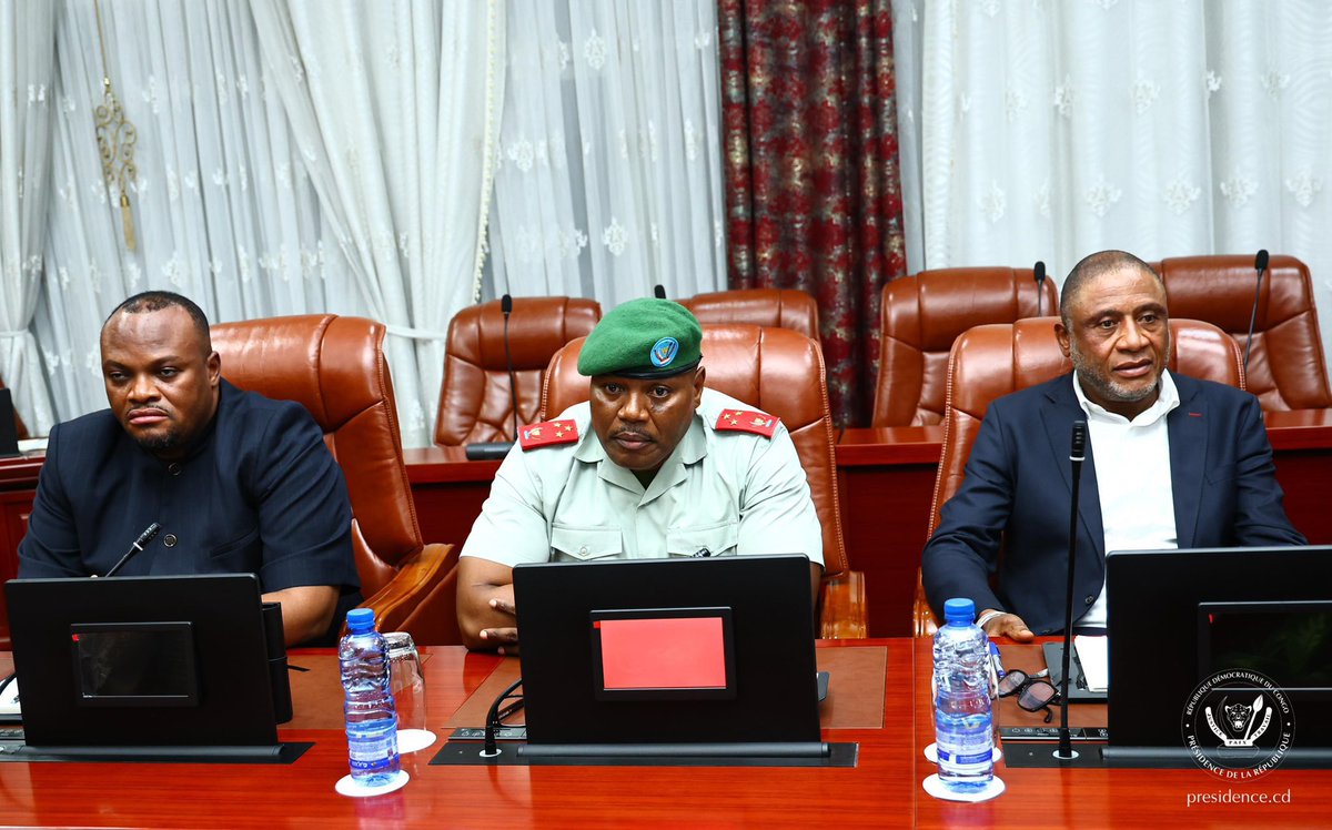BilamboPat30382's tweet photo. 🚨 #Kinshasa : les chefs de l'État #Félix #Tshisekedi lance une #Taskforce spéciale pour l’#assainissement urbain
Face aux défis persistants de salubrité et d’aménagement de la capitale, Félix Tshisekedi a donné des instructions fermes à une #Taskforce chargée de restaurer la fluidité, la sécurité et la dignité de la vie urbaine.
Réunie le 8 juin 2026 à la Cité de l’Union africaine, cette nouvelle structure, placée sous l’autorité directe du Chef de l’État et coordonnée par #Jean-#Pierre #Kasongo #Kabwik, devra accélérer les actions en faveur d’une ville plus propre, plus sûre et mieux planifiée.
#Kinshasa #RDC #Assainissement #Urbanisme