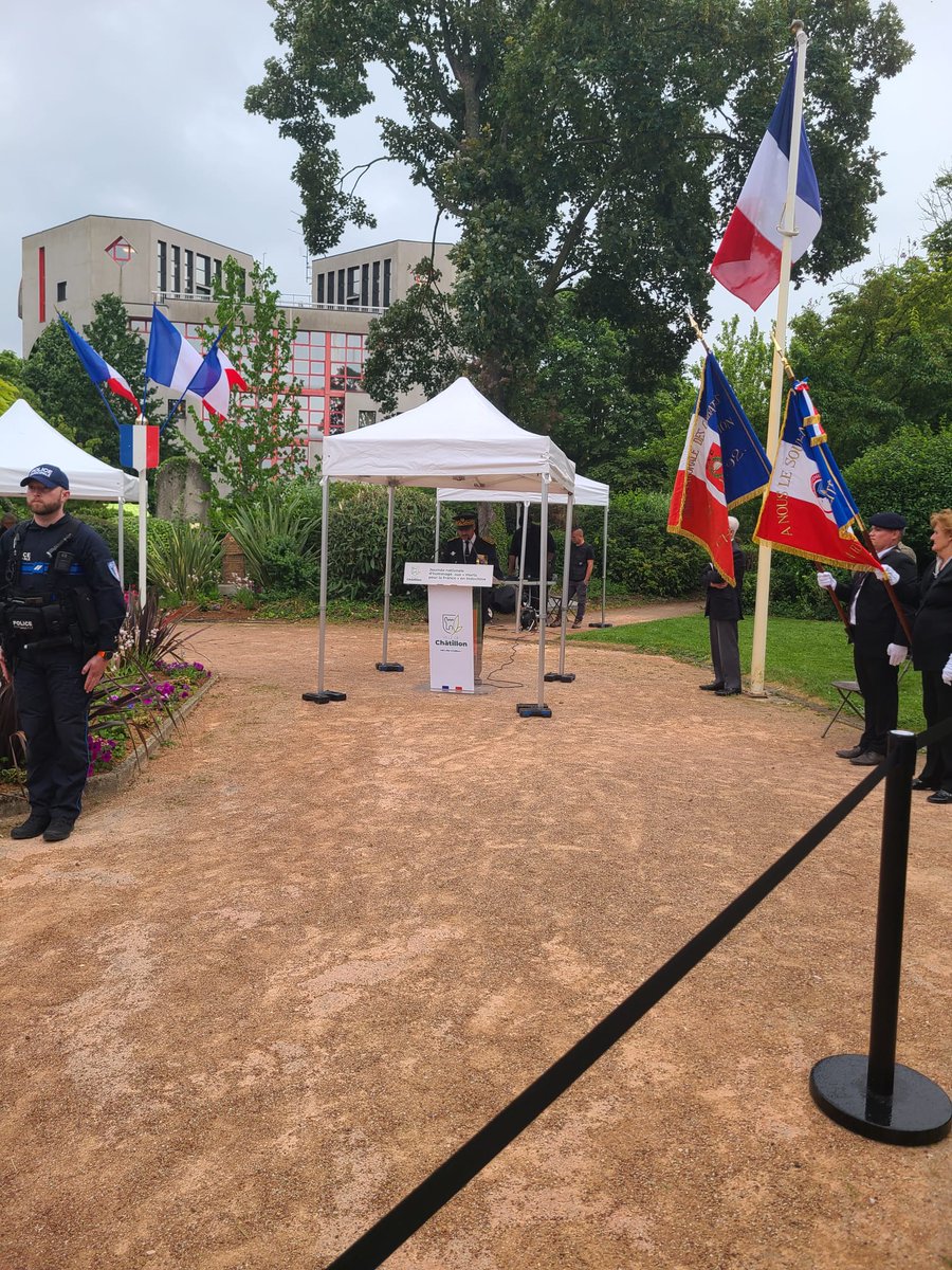 Maxime92Robin's tweet photo. Hier soir, le groupe @100Chatillon était présent à la cérémonie commémorative en hommage aux combattants et aux victimes de la Guerre d’Indochine.
Un moment de recueillement et de mémoire pour honorer celles et ceux qui ont servi la France avec courage et dévouement. https://t.co/iQzygpQ6Mm