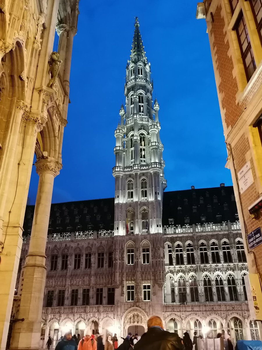 skymanuelima's tweet photo. A Grand Place (Grote Markt em flamengo) é o coração geográfico, histórico e comercial de Bruxelas, além de ser uma das praças mais notáveis da Europa. Essa animada praça faz parte do conjunto arquitetónico do século XVII mais bonito de toda a Bélgica.
#Grand_Place #Bruxelas https://t.co/V166WympK3