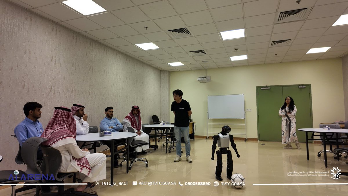 tvtc_g_RACT's tweet photo. أقامت الكلية ورشة عمل متخصصة في الروبوتات والذكاء الاصطناعي "humanoid robots"، بإشراف الإدارة العامة للأنشطة وبالتعاون مع أكاديمية AI ARENA، بهدف تعزيز الكفاءات التقنية في مجالات الذكاء الاصطناعي وتقنيات المستقبل.
 
#التدريب_التقني https://t.co/Y2ZmBKiLSd