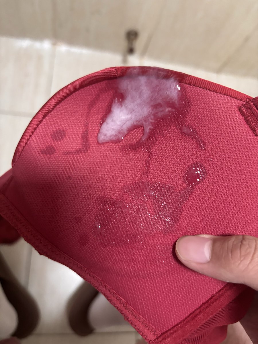 gao0481's tweet photo. 老师你说你穿这么骚就算了还让我去你家补习 只能玩玩你的红色蕾丝内衣了 https://t.co/gMtj1yYMNZ